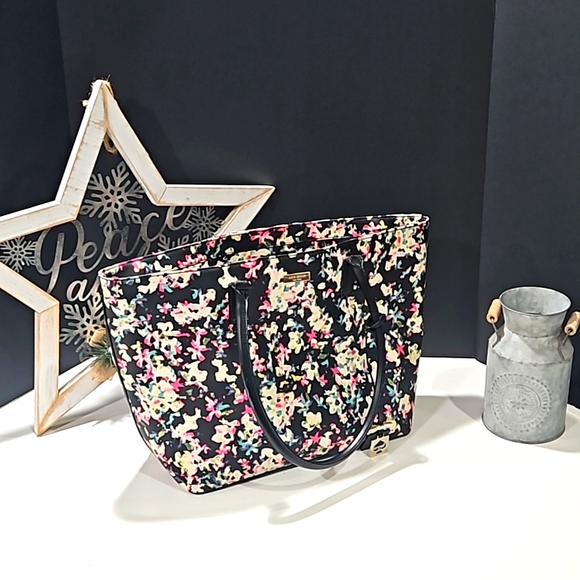 kate spade Handbags - Kate Spade hand bag.  Floral design